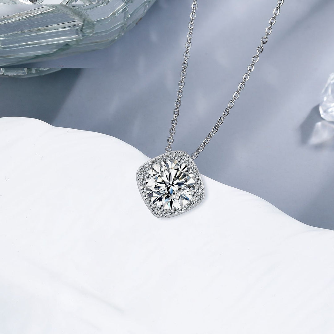 Bright Heart Square Model Necklace