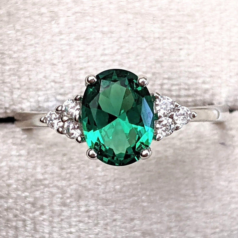 Fashionable Womens Ring With Oval Zircon