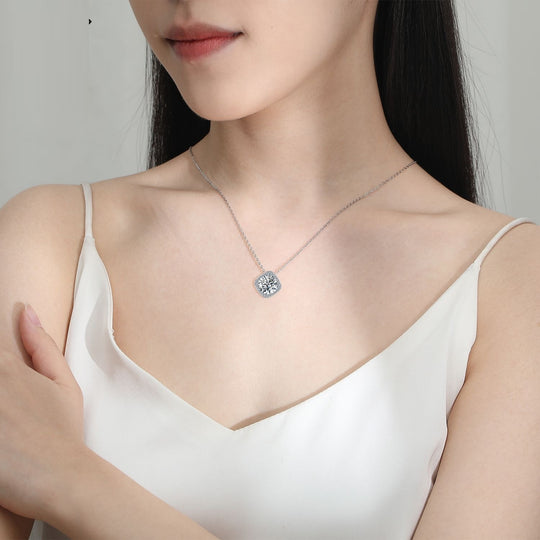 Bright Heart Square Model Necklace